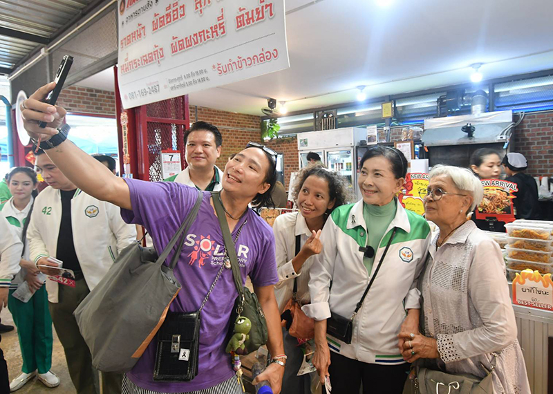 ปวีณา หงสกุล