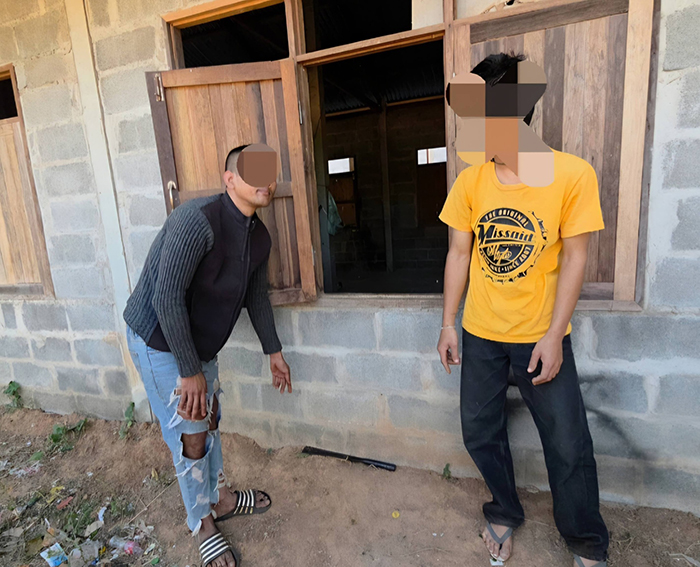 หนุ่มหัวร้อนไม่สนคว้ามีดโต้ฟัน