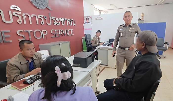 หนุ่มหัวร้อนไม่สนคว้ามีดโต้ฟัน