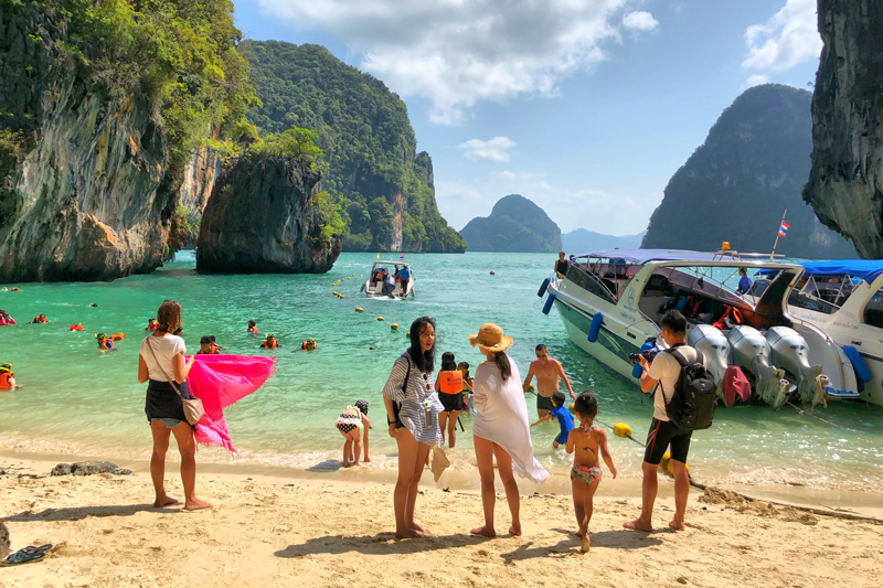 นักท่องเที่ยวต่างชาติเดินชมวัฒนธรรมในกรุงเทพมหานคร ปี 2569
