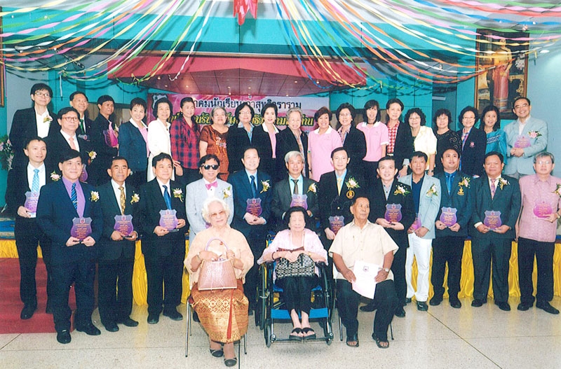 ศิษย์เก่าดีเด่น : ผศ.เฉลิมพล ดาวเรือง และศิษย์เก่าโรงเรียนวัดสุทธิวรารามทุกรุ่น ได้รับโล่เกียรติยศศิษย์เก่าดีเด่น ปี 2559 จาก พิพัฒน์ ลาภปรารถนา นายกสมาคมนักเรียนเก่าวัดสุทธิฯ ในงานคืนสู่เหย้าในวาระแห่งการก่อตั้งครบ 105 ปี โดยมีคณาจารย์ของโรงเรียน ร่วมในพิธีด้วย ณ โรงเรียนวัดสุทธิฯ