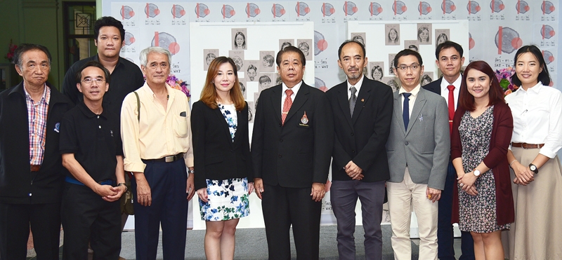 วิชาชีพถ่ายภาพ : บุษราภรณ์ พรไพศาลศักดิ์ นายกสมาคมธุรกิจการถ่ายภาพ ลงนามความร่วมมือทางวิชาการกับ ผศ.ศิวะ วสุนธราภิวัฒก์ อธิการบดี มทร.รัตนโกสินทร์, บรรลุ วิริยาภรณ์ประภาส ผอ.วิทยาลัยเพาะช่าง และ ดร.ทินกฤต อรรถโกวิทธาตรี จากสถาบันคุณวุฒิวิชาชีพ เพื่อร่วมจัดตั้งเป็นศูนย์ทดสอบฯ