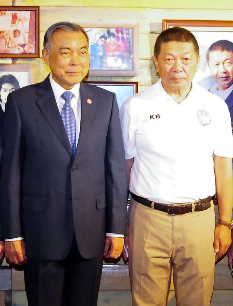 พล.อ.ธีรเดช มีเพียร ร่วมยินดี