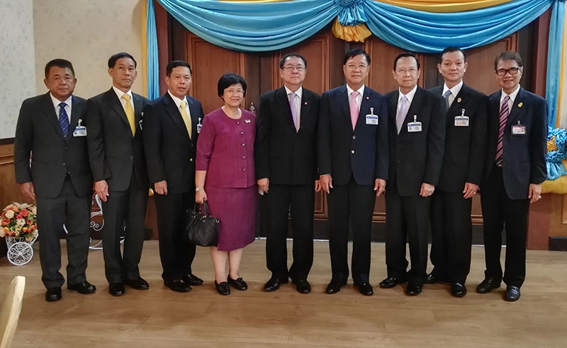 ศึกษาดูงาน : ร.ต.ต.พงษ์นิวัฒน์ ยุทธภัณฑ์บริการ อัยการสูงสุด พร้อมด้วย ไพรัช วรปาณิ กรรมการอัยการ ต้อนรับ พล.ร.อ.ศิษฐวัชร พงษ์สุวรรณ ประธาน กมธ.พร้อมคณะกรรมาธิการ การกฎหมาย กระบวนการยุติธรรมและกิจการตำรวจของสนช.มาศึกษาดูงานอัยการ ที่สนง.อัยการสูงสุด แจ้งวัฒนะ