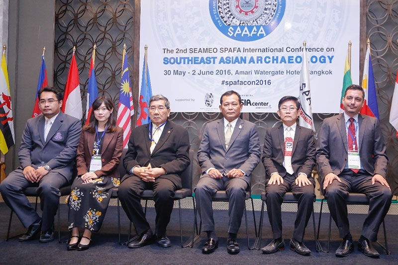 ประชุม : พล.อ.ดาว์พงษ์ รัตนสุวรรณ รัฐมนตรีว่าการกระทรวงศึกษาธิการ เป็นประธานในพิธีเปิดการประชุม “2nd INTERNATIOANL CONFERENCE ON SOUTHEAST ASIAN ARCHAEOLOGY” เพื่อสานต่อความสำเร็จในการแลกเปลี่ยนความรู้ทางโบราณคดีในเอเชียอาคเนย์ ณ โรงแรม อมารี วอเตอร์เกท กรุงเทพฯ