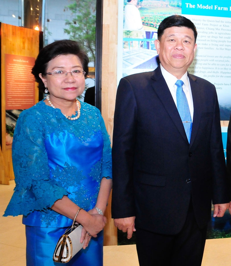 แสงอรุณ-พล.อ.สุรศักดิ์ กาญจนรัตน์ รมว.
ทรัพยากรธรรมชาติและสิ่งแวดล้อม