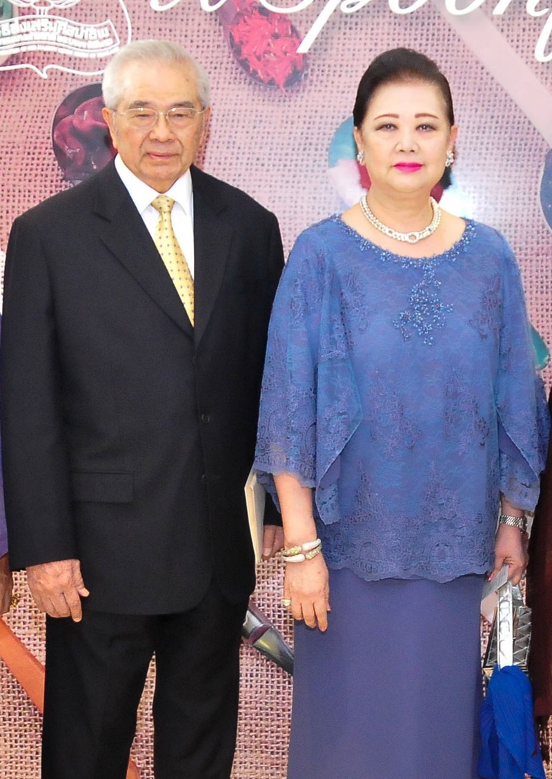 อมเรศ-ภัทรา ศิลาอ่อน