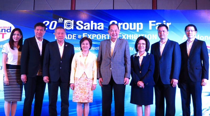 แถลงข่าว : บุณยสิทธิ์ โชควัฒนา ประธานเครือสหพัฒน์ จัดงานแถลงข่าว “Saha Group Fair ครั้งที่ 20” ภายใต้แนวคิด “An Honest Digital World” นำเสนอการซื้อ-ขาย สินค้าในเครือสหพัฒน์ด้วยนวัตกรรมที่ทันสมัยผ่านโลกดิจิทัล โดยมี ธีรดา อำพันวงษ์, บุญเกียรติ โชควัฒนา, เวทิต โชควัฒนา, จันทรา บูรณฤกษ์, ธรรมรัตน์ โชควัฒนา และ พิภพ โชควัฒนา ฯลฯ ร่วมแถลงข่าวในครั้งนี้ ณ ห้อง Meeting Room 2 ศูนย์การประชุมแห่งชาติสิริกิติ์