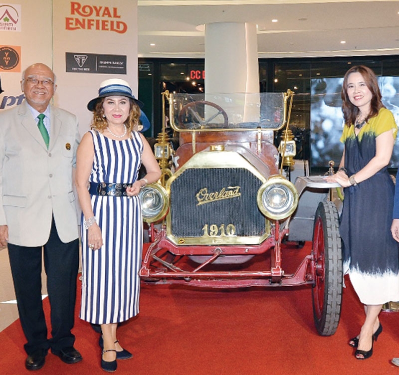 มรดกยานยนต์ : ขวัญชัย ปภัสร์พงษ์ นายกสมาคมรถโบราณแห่งประเทศไทย และ รัตนา อนันทนุพงศ์ ผอ.ด้านการตลาด ศูนย์การค้าฟิวเจอร์พาร์ค ร่วมแถลงข่าวจัดงาน “ประกวดรถโบราณ ครั้งที่ 40” ระหว่าง 15-19 มิ.ย. 59 ที่ สเปลล์ แอท ฟิวเจอร์พาร์ค