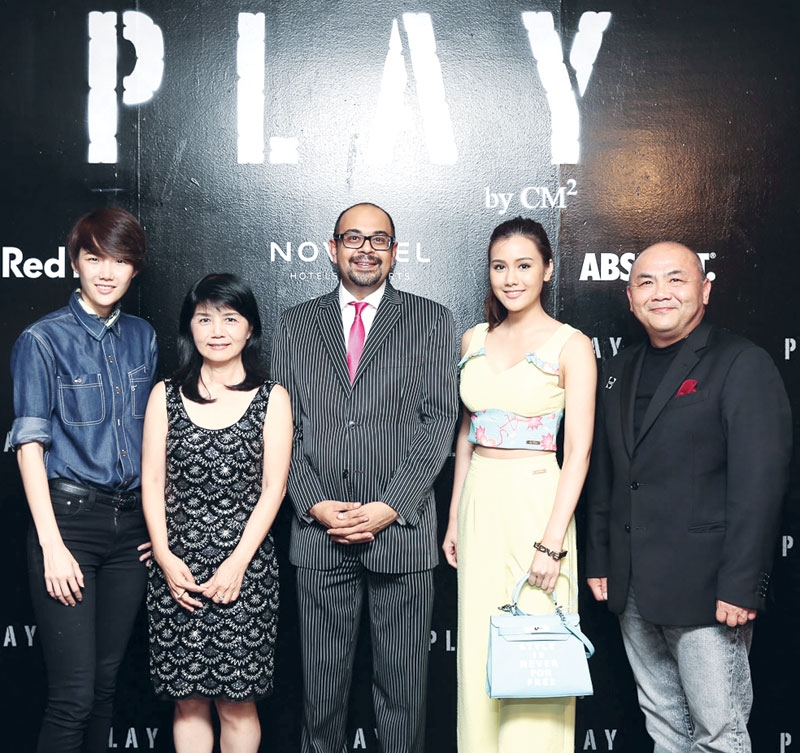 PLAY by CM2 : มร.ซาการ์ เนเกอร์ ผจก.ทั่วไป โรงแรมโนโวเทล กรุงเทพ สยามสแควร์ และ มร.เดวิด เซ หุ้นส่วนเจ้าของ ร่วมเปิดตัว “เพลย์ บาย ซีเอ็มสแควร์” สถานที่แฮงก์เอาท์ใหม่ เปิดบริการทุกคืน 18.00-02.00 น. ที่ โรงแรมโนโวเทล สยามสแควร์