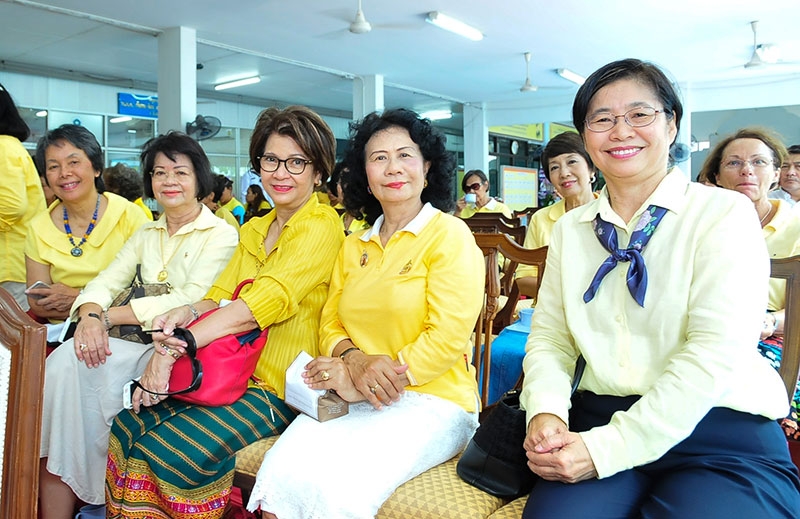 พรอนงค์ นิยมค้า โฮริคคาวา, รศ.ดร.นงนภัส ตาปสนันทน์, ภาวิไล บุราวาส, พล.ต.หญิง ขจรพร นุตยะสกุล และ วิชนี รัตนพันธ์