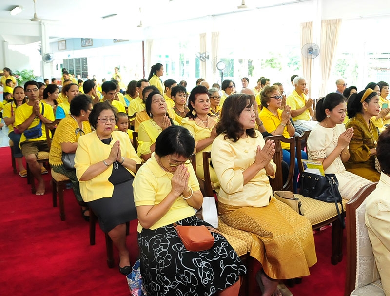 ประชาชนทั่วไปเข้าร่วมในพิธีทอดผ้าป่าสามัคคี