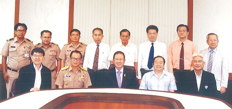 พลังงานสัญจร : สนั่น อังอุบลกุล ประธานคณะกรรมการพลังงานหอการค้าไทย เป็นประธานการประชุมคณะกรรมการพลังงานสัญจร โดยมี พล.ร.ต.สมัย ใจอินทร์,สุขกาญจน์ วัธนเวคิน,รศ.ดร.อภิชิต เทอดโยธิน,ประวิทย์ ประกฤตศรี และ มิ่งพันธ์ ฉายาวิจิตรศิลป์ ร่วมด้วย ณ ห้องประชุมอู่ทหารเรือพระจุลจอมเกล้า จ.สมุทรปราการ