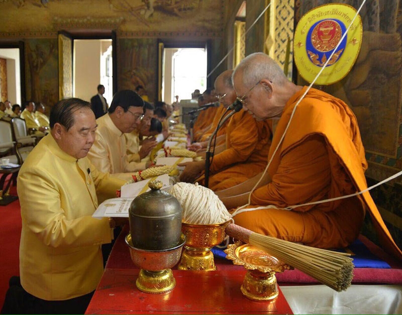 พล.อ.ประวิตร วงษ์สุวรรณ รองนายกรัฐมนตรี และประธานในพิธีเปิดโครงการไถ่ชีวิตโค-กระบือ พร้อมด้วย ศ.พิเศษ พรเพชร วิชิตชลชัย ประธาน สนช., พล.อ.อุดมเดช สีตบุตร รมช.กระทรวงกลาโหม, ร.อ.ทินพันธุ์ นาคะตะ ประธานสภาขับเคลื่อนการปฏิรูปประเทศ, พล.ร.อ.ศิษฐวัชร วงษ์สุวรรณ ประธานคณะกรรมการโครงการไถ่ชีวิตโค-กระบือ, สมพล เกียรติไพบูลย์ ประธานอนุกรรมการฝ่ายหาทุน และคณะกรรมการร่วมในพิธีทางศาสนา