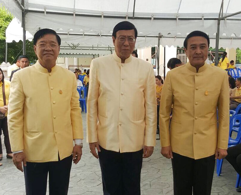 พล.ร.อ.ศิษฐวัชร วงษ์สุวรรณ ประธานคณะกรรมการโครงการไถ่ชีวิตโค-กระบือ พร้อมด้วย ศ.พิเศษ พรเพชร 
วิชิตชลชัย ประธานสภานิติบัญญัติแห่งชาติ และ พล.อ.อุดมเดช สีตบุตร รมช.กระทรวงกลาโหม