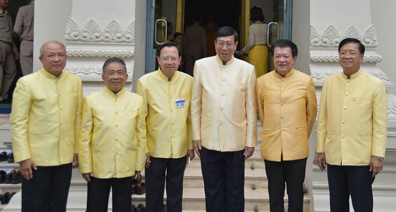 ศ.พิเศษ พรเพชร วิชิตชลชัย, ศรีศักดิ์ ว่องส่งสาร, พล.อ.เลิศฤทธิ์ เวชสวรรค์, พล.ร.อ.ศิษฐวัชร วงษ์สุวรรณ และคณะ ร่วมถ่ายภาพ