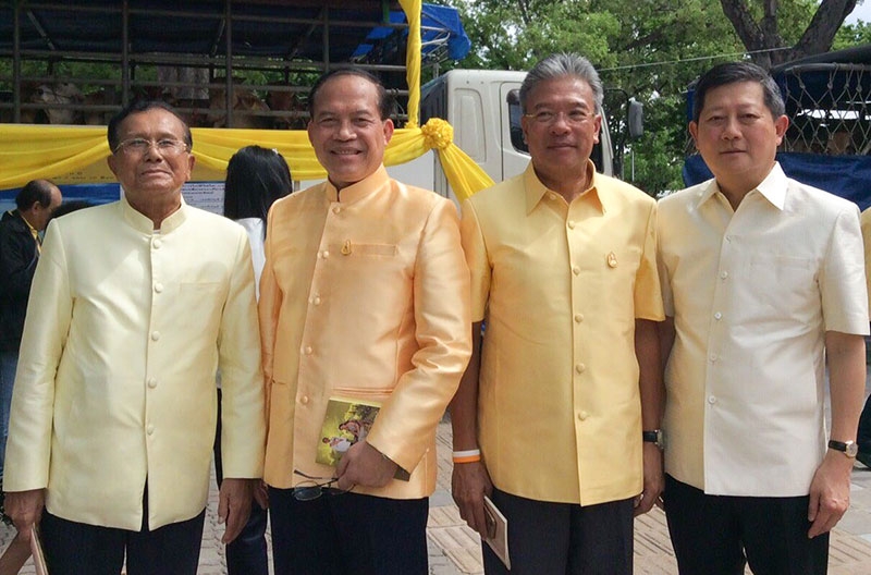 สัณหพิศ โพธิรัตนังกูร สมาชิกสภานิติบัญญัติแห่งชาติ พร้อมด้วยคณะกรรมการโครงการไถ่ชีวิตโค-กระบือ เข้าร่วมงาน