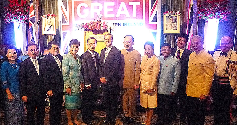 90 พรรษา ราชินีอังกฤษ : H.E. Mr.Brian John Davidson เอกอัครราชทูตอังกฤษประจำราชอาณาจักรไทย จัดงานเลี้ยงเฉลิมฉลองในวาระครบรอบ 90 พรรษา ของสมเด็จพระราชินีนาถเอลิซาเบธที่ 2 โดยมี ม.ล.ปนัดดา ดิศกุล (รมว.ประจำสำนักนายกรัฐมนตรี) และ อลงกรณ์ พลบุตร (รองประธานสภาขับเคลื่อนการปฏิรูปประเทศ) มาร่วม ท่ามกลางทูตานุทูตและแขกผู้มีเกียรติต่างๆ มากมาย ณ โรงแรม Grand Hyatt Erawan, Bangkok