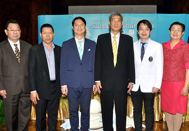 ประกวดปลาสวยงาม : อดิศร พร้อมเทพ อธิบดีกรมประมง แถลงข่าวการจัดงาน “ประมงน้อมเกล้า ครั้งที่ 28” งานแสดงปลาและพันธุ์สัตว์น้ำ ระหว่างวันที่ 1-10 ก.ค.2559 ที่ อะไลฟ์พาร์คฮอลล์ ศูนย์การค้าฟิวเจอร์พาร์ค รังสิต โดยมี อดิศักดิ์ บางโม ผจก.อาวุโสฝ่ายกิจกรรมการตลาด ฟิวเจอร์พาร์ค ร่วมงาน ที่ กรมประมง