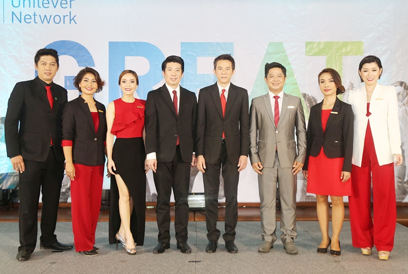เผยความสำเร็จ : จิรชีพ เฮ้ง ผู้จัดการฝ่ายพัฒนาธุรกิจ ยูนิลีเวอร์ เน็ทเวิร์ค ประเทศไทย บริษัท ยูนิลีเวอร์ ไทย เทรดดิ้ง จำกัด จัดงาน GRE@T DAY เราทำได้ คุณทำได้ งานที่เปิดโอกาสทางธุรกิจครั้งสำคัญกับการที่จะได้เป็นผู้ร่วมธุรกิจเครือข่าย ยูนิลีเวอร์ เน็ทเวิร์ค โดยมี เอกชัย หัวใจเพชร นำทีมบุคคลต้นแบบ ได้แก่ ปุณยนุช วรนิธิพงศ์, ชลีพร มงคลเอื้ออารี, จีรนันท์ เปรียบกล้า และ มนทกานต์ วัฒนวรางกูร ที่ประสบความสำเร็จในธุรกิจเครือข่าย ยูนิลีเวอร์ เน็ทเวิร์ค มาร่วมแบ่งปันประสบการณ์ ณ ยูนิลีเวอร์ เฮ้าส์ ถนนพระราม 9
