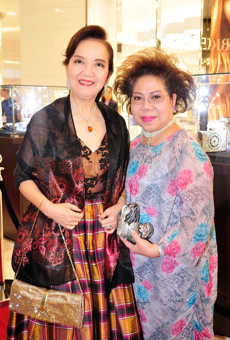 รศ.พญ.ยุวดี เลี่ยวไพรัตน์ กับ ดารณี ไพรัชเวทย์