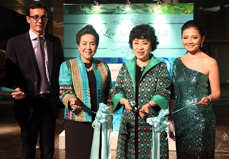 กุศลศิลป์ : มร.คริสตอฟ เจอโฟรย์ ผจก.ทั่วไป โรงแรมโนโวเทล สุวรรณภูมิ แอร์พอร์ต และ ดร.ฉวิวรรณ ปูรานิธี นายกสโมสรซอนต้ากรุงเทพ 8 ร่วมกันเปิดนิทรรศการ “เดอะลักซ์ อาร์ต เอ็กฮิบิชั่น ครั้งที่ 2” ในธีม “ตำนานมหัศจรรย์” ผลงาน 8 ศิลปิน นำรายได้สมทบสร้างอาคารสถานปฏิบัติธรรม เสถียรธรรมสถาน