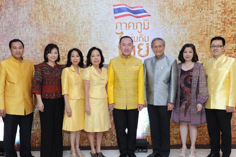 ประชารัฐสร้างความสามัคคี : หม่อมหลวงปนัดดา ดิศกุล รัฐมนตรีประจำสำนักนายกรัฐมนตรี เปิดโครงการ “ภาคภูมิแผ่นดินไทย” เติมความภูมิใจให้เต็มชาติ โครงการความร่วมมือระดับชาติที่ผนึกความร่วมมือสานพลังประชารัฐจากทุกภาคส่วน โดยมี พาสินี ลิ่มอติบูลย์ เกตุวลี นภาศัพท์, ชฎาทิพ จูตระกูล, ร้อยโท ดร.สุวิทย์ 
ยอดมณี, กลินท์ สารสิน, ณรงค์ เจียรวนนท์ และ ทิพพาภรณ์ เจียรวนนท์ 
อริยวรารมย์ ร่วมงาน ณ แฟชั่นฮอลล์ ชั้น 1 สยามพารากอน