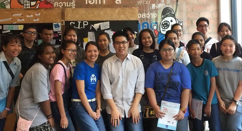 เยาวชนไฟ ฟ้า : เพิ่มสิทธิ์ นำประสิทธิผล ผู้เชี่ยวชาญพิเศษ กิจกรรมสังคม
เพื่อความยั่งยืน มูลนิธิทีเอ็มบี มอบทุนการศึกษาประจำปีการศึกษา 2016 จำนวน 
20 ทุน แก่เยาวชนในโครงการไฟ ฟ้า (FAI-FAH) โครงการซีเอสอาร์ของทีเอ็มบี 
โดยมี วรรษา เลิศวรสิริกุล ผู้จัดการฝ่ายระดมทุนและพัฒนาการ มีส่วนร่วม มูลนิธิยุวพัฒน์ ร่วมเป็นสักขีพยาน ณ ศูนย์ไฟ ฟ้าประดิพัทธ์