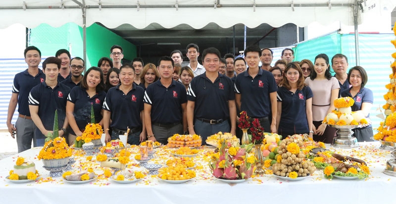 บวงสรวง : ชาติชาย พานิชชีวะ ประธานกรรมการ บริษัท ชีวาทัย จำกัด (มหาชน) และ บุญ ชุน เกียรติ กรรมการผู้จัดการ บริษัท ชีวาทัย จำกัด (มหาชน) เป็นประธานในการจัดพิธีบวงสรวงสิ่งศักดิ์สิทธิ์ ในโอกาสฤกษ์ดีเข้ารับโครงการใหม่ เดินหน้าบริหารงาน โครงการ Chewathai Residence Asoke อย่างเป็นทางการ ณ Chewathai Residence Asoke