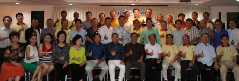 นัดพบสมาชิก : สมชาย จงพิพิธพร ประธานกรรมการบริษัท 14 มอเตอร์กรุ๊ป ตัวแทนจำหน่ายรถยนต์ SUBARU, MG และSUZUKI เลี้ยงสังสรรค์สมาชิก
ชมรมสุขสวัสดิ์ 14 โดยมี พล.ต.ต.สมพงษ์ ชิงดวง รองผู้บัญชาการตำรวจนครบาล ร่วมงาน ที่ห้องอาหาร โรงพยาบาลบางปะกอก 9 อินเตอร์เนชั่นแนล ถ.พระราม 2