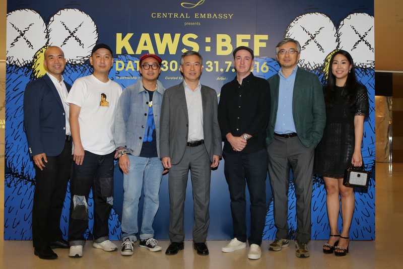 เปิดนิทรรศการศิลปะ : บรม พิจารณ์จิตร และ KAWS (คอวส์) ศิลปินระดับโลกเปิดนิทรรศการศิลปะสุดอลังการ “KAWS : BFF” (คอวส์ : บีเอฟเอฟ) ครั้งแรกในโลกที่ไทย จัดถึง 31 ก.ค.นี้ โดยมี ทศ จิราธิวัฒน์, ปริญญ์ จิราธิวัฒน์, มร.เอสเค แลม, อธิศ รุจิรวัฒน์ และ สลิล สุญาณเศรษฐกร ร่วมงาน ณ ศูนย์การค้าเซ็นทรัล เอ็มบาสซี