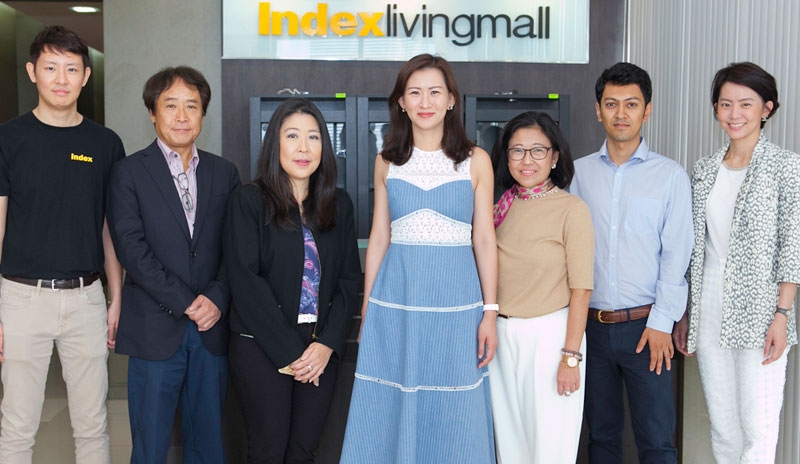 เยี่ยมชมสโตร์ : กฤษชนก ปัทมสัตยาสนธิ กก.ผจก.บจก.อินเด็กซ์ ลิฟวิ่งมอลล์ พร้อมด้วย เอกฤทธิ์-พิชพิมพ์ ปัทมสัตยาสนธิ จัดงาน “INTERNATIONAL PRODUCT FAIR” เสนอสินค้าคอลเลคชั่นใหม่แก่พาร์ทเนอร์ในกลุ่มแฟรนไชส์ตลาดต่างประเทศที่อินเด็กซ์ ลิฟวิ่งมอลล์ สนง.ใหญ่ ถนนพระราม 2