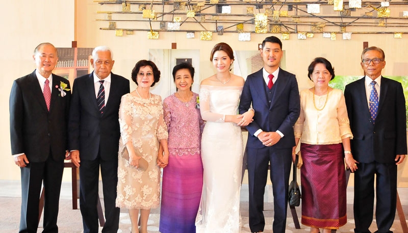 คุณพ่อฝ่ายหญิง สามารถ อัศวกาญจน์ ต้อนรับ ไพศาล วรรณประเสริฐ, ไมตรี วันทนียกุล, เปี่ยมเดช ปิณโฑสะ, ประสิทธิ์ โฆวิไลกูล, พูลสวัสดิ์ เจริญสิริถาวร