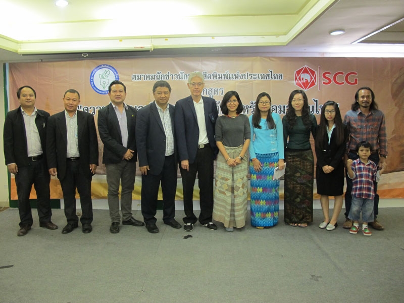 ภาษาเมียนมาสำหรับสื่อ : วันชัย วงศ์มีชัย นายกสมาคมนักข่าวนักหนังสือพิมพ์แห่งประเทศไทย พร้อมด้วย โชติหทัย โชคพิบูลการ ผู้ช่วยผอ. Enterprise Brand Management Office เอสซีจี ร่วมเปิดการอบรมหลักสูตร “ความรู้ภาษาเมียนมาเบื้องต้นสำหรับสื่อมวลชนไทย” โดยมี Ms.Aye Aye Aung, เลขานุการเอกสถานทูตเมียนมาบรรยายพิเศษ “ความสำคัญของภาษาเมียนมาต่อความสัมพันธ์ไทย-เมียนมา”