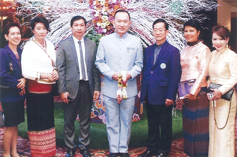 บรรยายพิเศษ : หม่อมหลวงปนัดดา ดิศกุล รัฐมนตรีประจำสำนักนายกรัฐมนตรี ให้เกียรติมาบรรยายพิเศษเรื่อง “สมเด็จฯกรมพระยาดำรงราชานุภาพ (พระบิดามัคคุเทศก์ไทย) พระราชกรณียกิจในการจัดการนำเสด็จฯประพาสต้น และเรื่องเล่า
จากวังวรดิศ” โดยมี วิโรจน์ สิตประเสริฐนันท์ นายกสมาคมมัคคุเทศก์ อาชีพแห่งประเทศไทย ต้อนรับ ที่ห้องแกรนด์บอลรูม โรงแรมดิ เอมเมอรัลด์