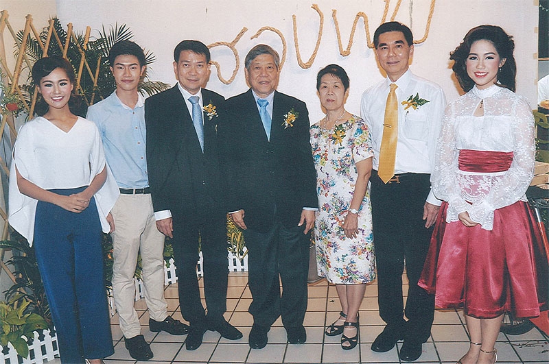 ละครการกุศล : ศ.นพ.ปิยะมิตร ศรีธรา คณบดีคณะแพทยศาสตร์ โรงพยาบาลรามาธิบดีเป็นประธาน เปิดงานรอบปฐมทัศน์ ละครเวทีการกุศล ครั้งที่ 9 เรื่อง“สองพบ” นำแสดงโดยนักศึกษาแพทย์โรงพยาบาลรามาธิบดี ณ ห้องประชุมอารีวัลยะเสวี คณะแพทยศาสตร์ โรงพยาบาลรามาธิบดี