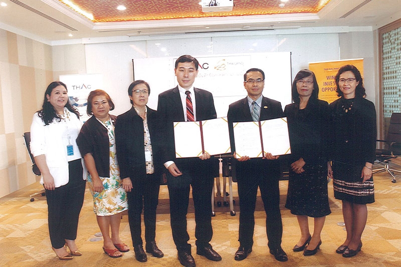 เพื่อนักลงทุน : พสิษฐ์ อัศววัฒนาพรผู้อำนวยการ ที เอช เอ ซี สถาบันอนุญาโตตุลาการ ลงนามความร่วมมือกับ โชคดีแก้วแสง รองเลขาธิการคณะกรรมการส่งเสริมการลงทุน (บีโอไอ) เพื่อส่งเสริมให้ความรู้นักลงทุนในการใช้กระบวนการระงับข้อพิพาททางเลือกสำหรับการค้าระหว่างประเทศ ให้กับนักลงทุน ณ อาคารภิรัชทาวเวอร์ แอท เอ็มควอเทียร์