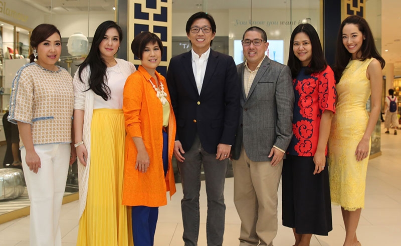 เสริมพลังบวก : ธนพงษ์ จิราพาณิชกุล ร่วมกับ อิศเรศ จิราธิวัฒน์ จัดงาน “Jonathan Adler Energizing Your Space@Groove CentralWorld” ให้ความรู้กับผู้สนใจเรื่องการแต่งบ้านการจัดดอกไม้ เพื่อเสริมพลังบวกให้พื้นที่ส่วนตัว โดยมี พลอย จริยะเวช, ม.ล.ชนิกา พัฒน์พงษ์พานิช,ศิรินุช โรจนเสถียร, ชญาดา ลิ่วเฉลิมวงศ์ และ สาวิตรี โรจนพฤกษ์ ร่วมงาน ณ ร้านโจนาธานแอดเลอร์ ชั้น 1 ศูนย์การค้าเซ็นทรัลเวิลด์