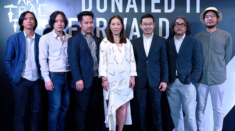 เพื่อการกุศล : ชนิสา แก้วเรือน รอง กก.ผจก.อาวุโส บจ.สยามพิวรรธน์ เปิดงานนิทรรศการ สยามเซ็นเตอร์ โดเนท อิท ฟอร์เวิลด์ บาย อานนท์ ไพโรจน์ นิทรรศการศิลปะเชิงกิจกรรมสร้างสรรค์รูปแบบใหม่ โดยนำสิ่งของจากผู้มีชื่อเสียงในสังคม 24 คน มาสร้างสรรค์เป็นผลงานศิลปะ พร้อมตั้งกล่องรับบริจาคสมทบทุนองค์กรการกุศล โดยมี พงศ์อนันต์ สุขเกษม,อานนท์ ไพโรจน์, ชล เจนประภาพันธ์, อารักษ์ อ่อนวิลัย ร่วมงาน ณ บริเวณชั้น 1 สยามเซ็นเตอร์ เมืองแห่งไอเดียที่ล้ำเทรนด์
