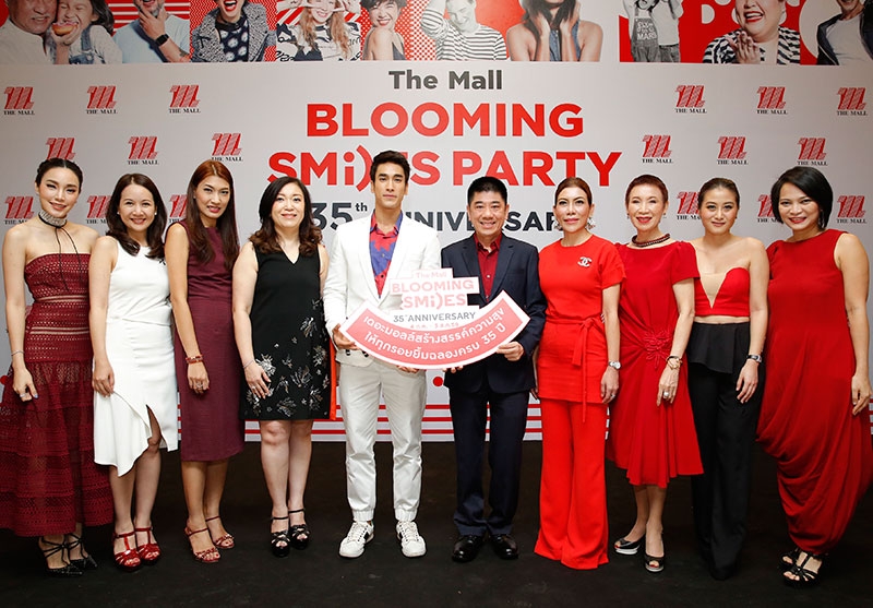 เดอะมอลล์ ฉลอง 35 ปี : ชำนาญ เมธปรีชากุล รอง ปธ.กก.บห.บจก.เดอะมอลล์ กรุ๊ป เปิดงาน “The Mall Blooming Smiles 35th Anniversary” ชวนพันธมิตรและลูกค้าร่วมกันส่งต่อความสุขและรอยยิ้มให้กับน้องๆ จากมูลนิธิ Operation Smile พร้อมแจกของขวัญและโปรโมชั่นพิเศษลดราคา ที่ เดอะมอลล์ บางกะปิ