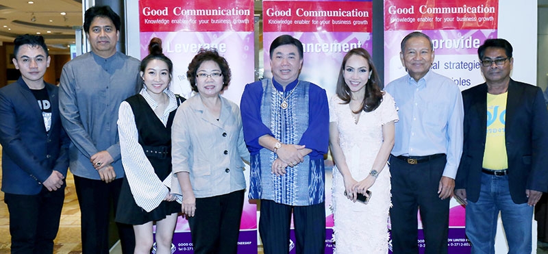 สื่อสารการตลาด : รศ.ดร.เสรี วงษ์มณฑา นักวิชาการด้านสื่อสารมวลชนและการตลาดจัดอบรม “พลังแห่งการสื่อสาร : สื่อสารคมชัด ยืนหยัดความคิด พิชิตใจคน เพื่อสิทธิผลของการทำงาน” โดยมี โอวาท พรหมรัตนพงศ์, ทัศน์ชัย บัณฑิตกุล และ ดร.ธนธรรศ สนธีระร่วมงาน ที่โรงแรมมิราเคิล แกรนด์ คอนเวนชั่น