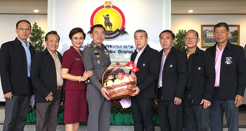 ศูนย์รวมจิตใจ : สมชาย จงพิพิธพร ประธาน 14 มอเตอร์กรุ๊ป ตัวแทนจำหน่ายรถยนต์ SUBARU, MG และ SUZUKI พร้อมสมาชิกชมรมสุขสวัสดิ์ 14 ร่วมแสดงความยินดีกับ พล.ต.ต.มนตรี ยิ้มแย้ม ผู้บังคับการตำรวจนครบาล 8 ในงานพิธีเปิดหอพระ ประจำกองบังคับการตำรวจนครบาล 8 ซึ่งประดิษฐานพระพุทธชินราช พระพุทธธโสธร และพระเชียงแสน เพื่อเป็นที่สักการบูชาและยึดเหนี่ยวจิตใจของข้าราชการตำรวจ และประชาชนในบริเวณใกล้เคียง ณ บริเวณหอพระ กองบังคับการตำรวจนครบาล 8 ถนนพระราม 2 ซอย 28