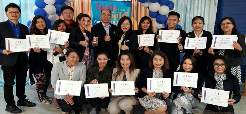 วิชาโค้ช : ดร.วรพรรณ เอื้ออาภรณ์, อ.ชวัลณัฐ เหล่าพูนพัฒน์ และ อ.ขนิษฐา หล่อลักษณ์ มอบประกาศนียบัตรหลักสูตร “บรรลุทุกเป้าหมายด้วยนวัตกรรมการโค้ช” รุ่นที่ 2 จัดโดย Chula Systems Engineering จุฬาฯ และ Farh Training Institute กำลังรับสมัครรุ่นที่ 3 โทร.02-6160991-2 info@febi.co.th