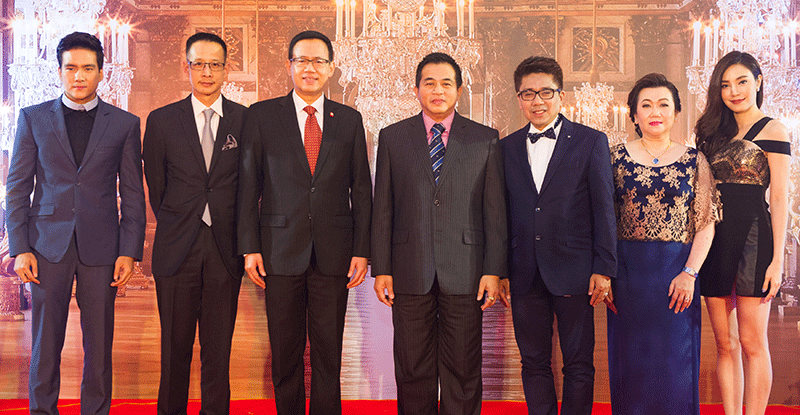 ตัวแทนยอดเยี่ยม : สมาคมตัวแทนประกันชีวิตและที่ปรึกษาการเงิน ร่วมกับ สโมสร MDRT มอบรางวัลตัวแทนยอดเยี่ยมแห่งชาติ ครั้งที่ 16 โดยมี ดร.สมชัย สัจจพงษ์ ปลัดกระทรวงการคลังเป็นประธานเปิดงาน ร่วมกับ ทวีเดช งามขจรกุล นายกสมาคมตัวแทนประกันชีวิตและที่ปรึกษาการเงิน,พรประภา สุกรีภิรมย์ ประธาน MDRT ประเทศไทย และ สาระ ล่ำซำ นายกสมาคมประกันชีวิตไทย พร้อมด้วยเหล่าดาราคนดังร่วมยินดี ณ โรงแรม เดอะ เบอร์เคลีย์ ประตูน้ำ