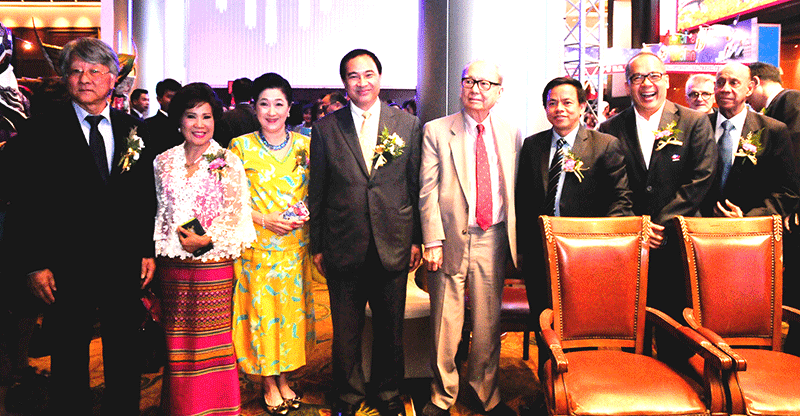 เที่ยวทั่วไทยไปทั่วโลก : กลินท์ สารสิน รองประธานกรรมการหอการค้าไทย และประธานกรรมการการท่องเที่ยวแห่งประเทศไทย เป็นประธานในพิธีเปิดงาน “เที่ยวทั่วไทยไปทั่วโลก” ครั้งที่ 19 จัดโดยสมาคมไทยบริการท่องเที่ยว (TTAA) โดยมี อดีตนายกสมาคมไทยบริการท่องเที่ยว วาริน-ผาณิต พูนศิริวงศ์, Sochivin Hang, Datuk HJ Hamzah Rahmat, สุธรรม สัจจาภิมุข และ นวลจันทร์ เพียรธรรม ร่วมงาน ณ ศูนย์การประชุมแห่งชาติสิริกิติ์ ผู้ที่สนใจสามารถเข้าชมสินค้าและการบริการด้านการเดินทางท่องเที่ยวทั้งในและต่างประเทศ จัดถึงวันอาทิตย์ที่ 17 กรกฎาคม 2559