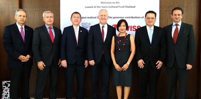 ส่งเสริมงานวัฒนธรรม : จิโรจ ณ นคร กก.ผจก.บจ.เอสจีเอส (ประเทศไทย) ร่วมเป็นสมาชิกกองทุนส่งเสริมงานวัฒนธรรมทางสวิตเซอร์แลนด์ เพื่อส่งเสริมการแลกเปลี่ยนวัฒนธรรมและเชื่อมความสัมพันธ์ระหว่างสองประเทศในทุกด้าน อาทิ ภาพยนตร์ ดนตรี งานประพันธ์ การถ่ายภาพและงานละคร ณ สถานทูตสวิตเซอร์แลนด์