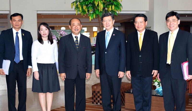 มอบนโยบาย : นพ.ปิยะสกล สกลสัตยาทร รมว.สาธารณสุข เปิดการประชุมคณะกรรมการโรคติดต่อจังหวัดและคณะกรรมการโรคติดต่อกรุงเทพมหานคร เรื่อง “ระบบ แนวทางปฏิบัติ แผนปฏิบัติการฯ ตามพระราชบัญญัติโรคติดต่อ พ.ศ.2558” จัดโดย สำนักโรคติดต่อทั่วไป กรมควบคุมโรค ที่ โรงแรมริชมอนด์