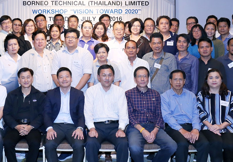 มองไปในอนาคต : มร.ชิเกรุ คาซาโอกะ ปธ.บห.บจก.บอร์เนียว เทคนิเคิล (ประเทศไทย) เปิดการประชุมเชิงปฏิบัติการ “Vision Toward 2020” โดยมี วสันต์ ธรรมานุรักษ์กุล กก.ผจก., มานิตย์ เลิศสาครศิริ ที่ปรึกษาฝ่ายบริหาร และ รัฐา อุรุโสภณ ผจก.ทั่วไป ร่วมประชุมที่ โรงแรมมิราเคิล แกรนด์ คอนเวนชั่น