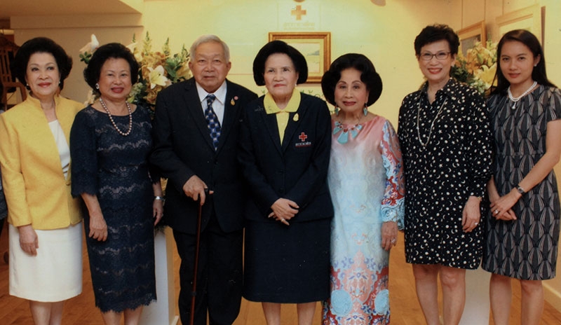 การกุศล : ม.ร.ว.ปรียางค์ศรี วัฒนคุณ ผช.เลขาธิการ สภากาชาดไทย ฝ่ายจัดหา
รายได้ เปิดนิทรรศการ “ได้บุญ-ได้ภาพ” จัดโดยสภากาชาดไทย ร่วมกับ โรงแรม 
เดอะ สุโกศล โดยมี คุณหญิงกมลา สุโกศล พร้อมครอบครัว ร่วมต้อนรับ ม.ร.ว.เทพกมล เทวกุล องคมนตรี และคุณหญิงขวัญตา เทวกุล ที่มาร่วมงาน