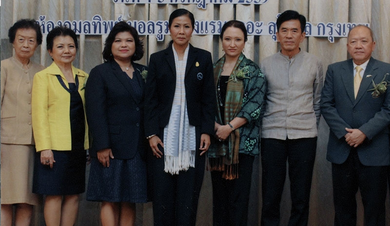 ภาคธุรกิจโรงแรม : กอบกาญจน์ วัฒนวรางกูร รมว.การท่องเที่ยวและกีฬา 
เปิดการสัมมนา “Green Hotel Supplier and Consumer Conference ครั้งที่ 3” 
รณรงค์การจัดซื้อจัดจ้างที่เป็นมิตรต่อสิ่งแวดล้อม โดยมี ผศ.ดร.จิรพล สินธุนาวา 
รองประธานมูลนิธิใบไม้เขียว ร่วมงาน ที่โรงแรม เดอะ สุโกศล